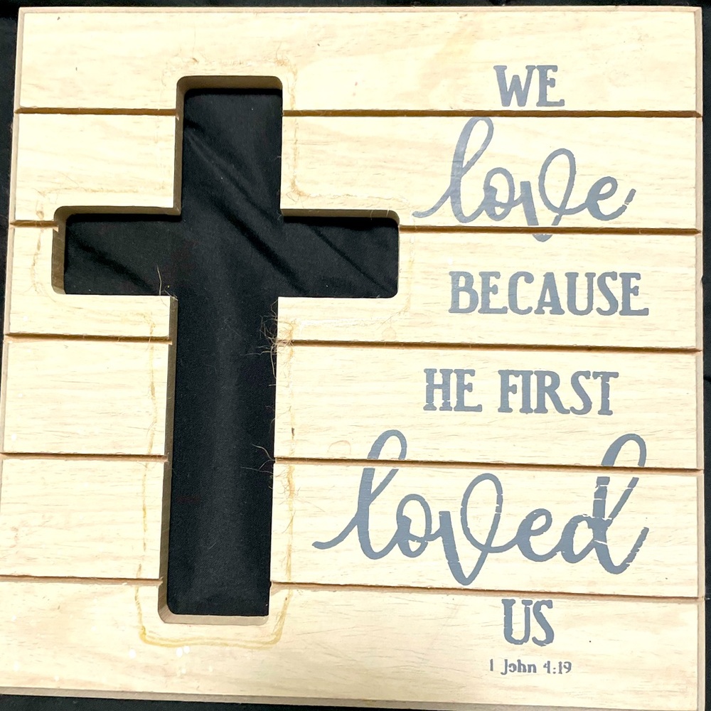 Cross wall decor
